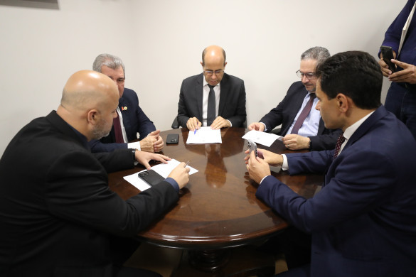 Avança PL que proíbe a exposição de doces, balas e salgadinhos nas gôndolas próximas aos caixas de pagamento nos mercados do Paraná