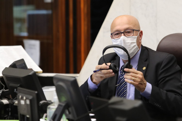 Projeto prevê que títulos de mestrado e doutorado internacionais poderão ser reconhecidos no Paraná