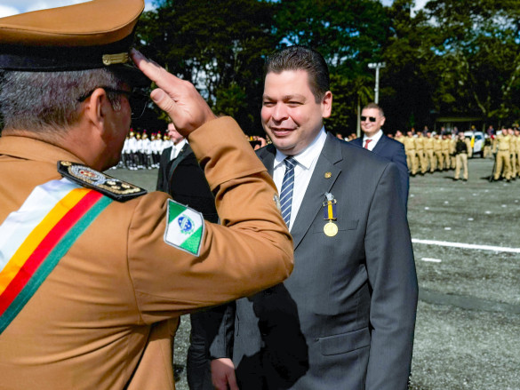 Deputado Gugu Bueno (PSD) é homenageado pela Polícia Militar do Paraná com medalha Coronel Sarmento