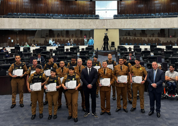 Deputado Alisson Wandscheer (SD) homenageia policiais militares com Menção Honrosa da Assembleia Legislativa
