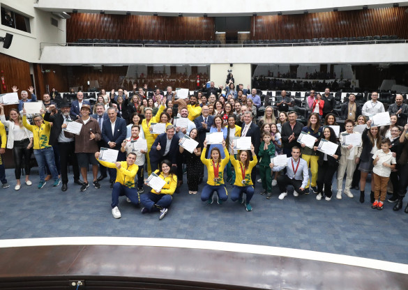 Atletas paranaenses que estiveram nos jogos Olímpicos e Paralímpicos de Paris-2024 são homenageados na Assembleia