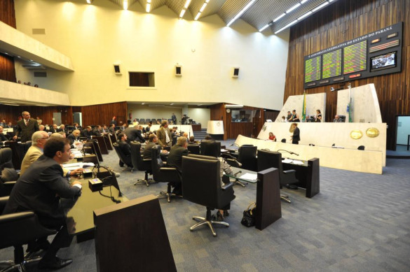 Deputados aprovam projeto que garante desconto de 10% no IPVA