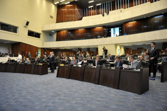 Projeto que altera o regime de registro de veículos no Paraná segue para sanção