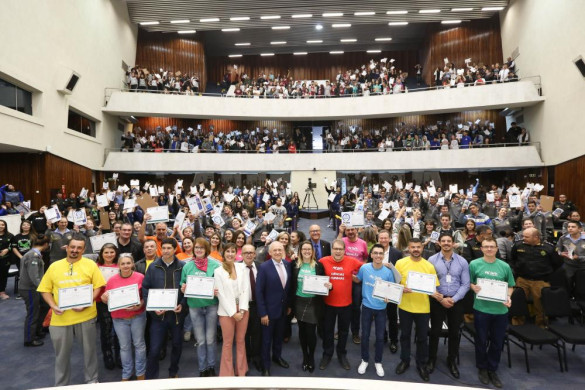 Mais de 700 alunos da rede pública participam de aulão preparatório do ENEM na Assembleia