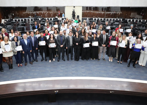 Profissionais da beleza são homenageados na Assembleia Legislativa do Paraná