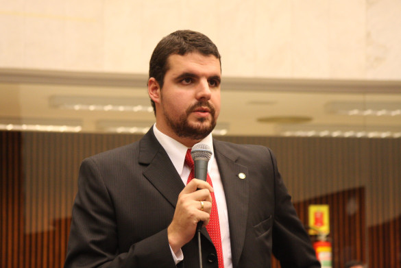 Projeto do deputado Lupion dispõe sobre a criação do Programa Bombeiro Mirim
