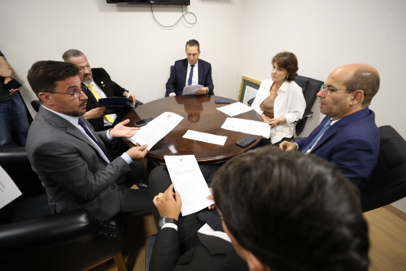 Projeto que proíbe uso de canudos e copos de plástico não biodegradável em estabelecimentos comerciais avança na Assembleia