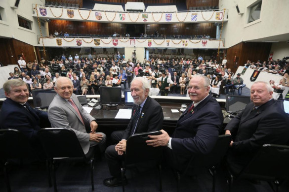 Os 190 anos da chegada dos alemães ao Paraná são celebrados com dança e música na Assembleia Legislativa