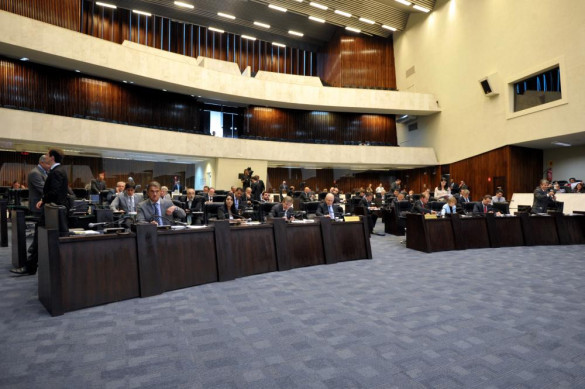 PEC da Juventude é aprovada em primeira discussão