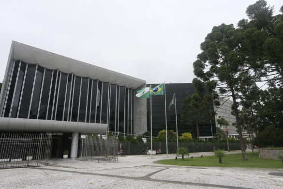 Fim da aposentadoria para ex-governadores entrará na pauta da próxima semana