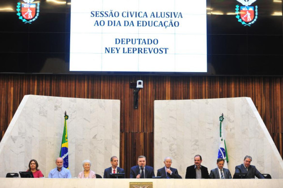 Dia Mundial da Educação é destacado durante solenidade especial no Legislativo