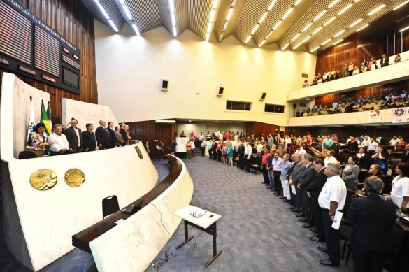 Trabalhadores e líderes comunitários são homenageados em sessão solene na Assembleia Legislativa