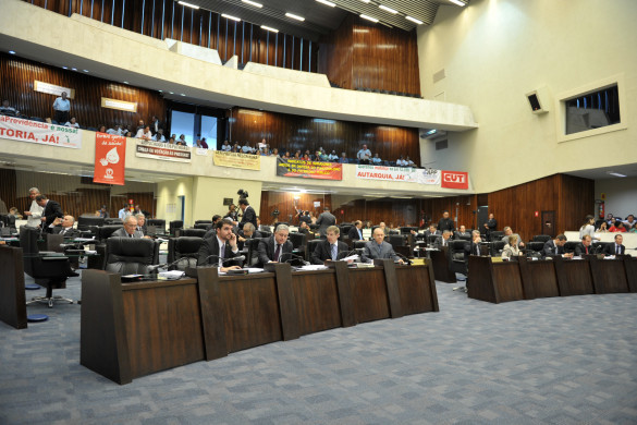 Assembleia aprova projetos que ampliam estruturas do Executivo e do Judiciário