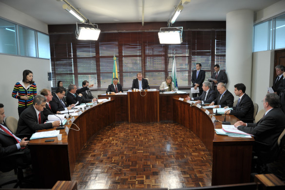 CCJ faz sessão extraordinária para votar projeto que autoriza construção de hidrelétricas