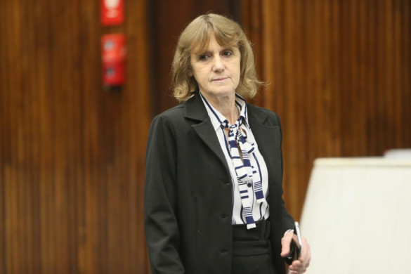 Luciana questiona Governo sobre a falta de médicos no estado