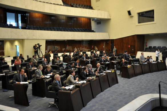 Assembleia aprova projeto que extingue mil cargos do Governo e cria a Função de Gestão Pública