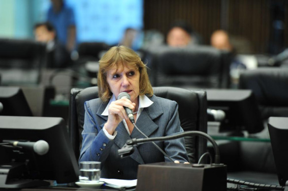 Luciana questiona Governo sobre obra abandonada em colégio de Clevelândia