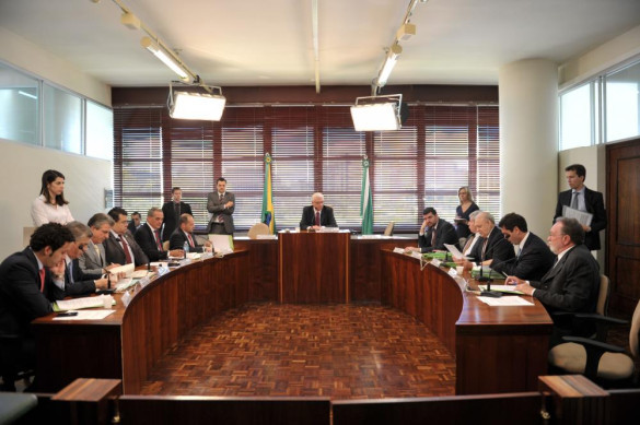 Projeto do Executivo que transforma a Mineropar tem votação adiada pela CCJ