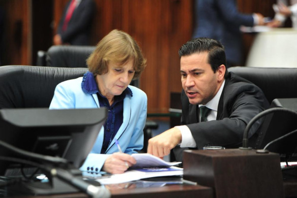 Luciana Rafagnin e Arilson Chiorato pedem envio de voto de congratulações à Universidade Estadual de Maringá (UEM)