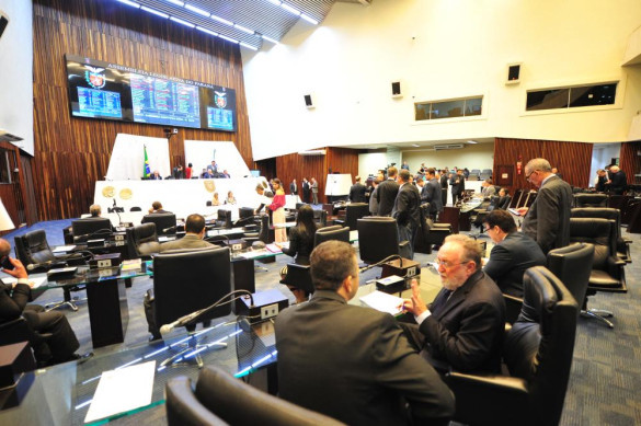 Instalação de equipamentos que mancham dinheiro de caixas eletrônicos durante furtos passa em terceira votação