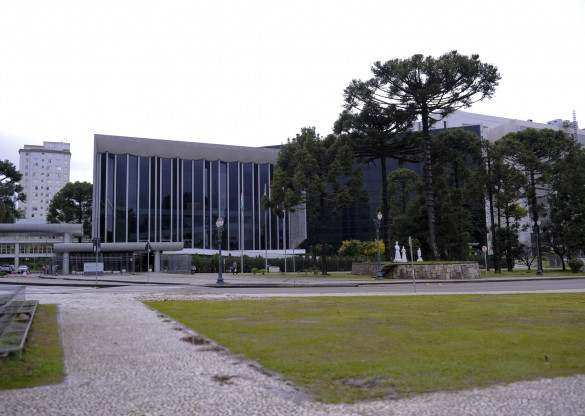 Deputados votam isenção da contribuição de militares com moléstias graves