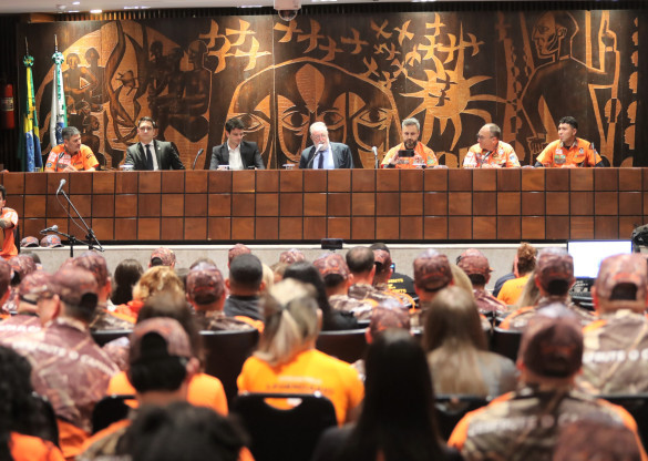 Assembleia Legislativa homenageia movimento Legendários Curitiba