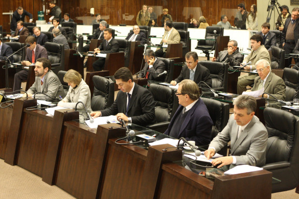 Deputados aprovam LDO em redação final e apreciam mais 14 projetos de lei durante a sessão