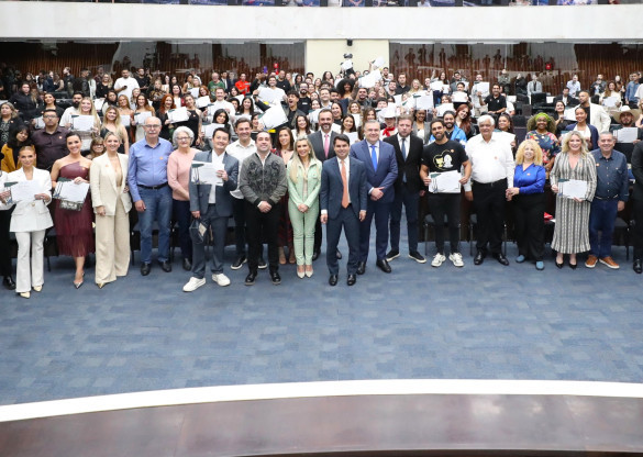 Assembleia Legislativa reconhece atuação de mais de 200 influenciadores digitais paranaenses