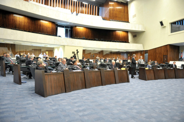 Deputados aprovam por unanimidade aumento dos professores das universidades estaduais