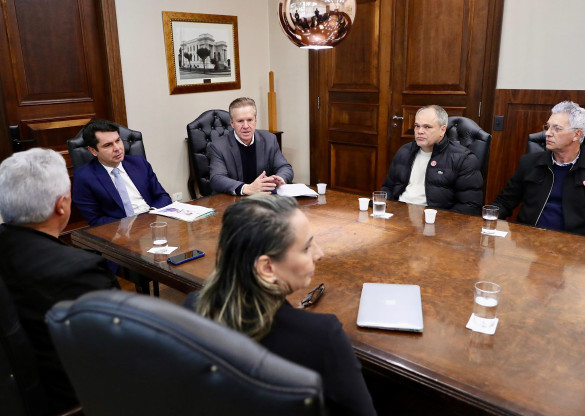Projeto de lei prevê a criação de voucher para famílias comprarem material escolar no comércio local