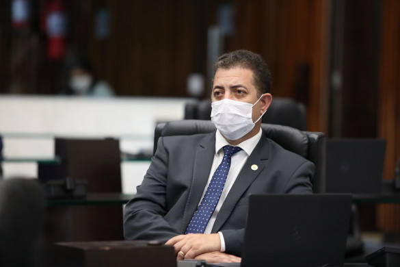 Deputado Cobra Repórter solicita permanência de professores na UENP