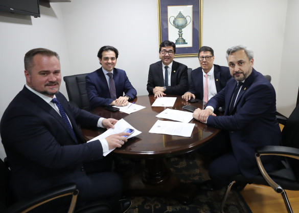 Projeto que proíbe venda de leite em pó importado e reidratado no Paraná avança na Comissão de Indústria e Comércio