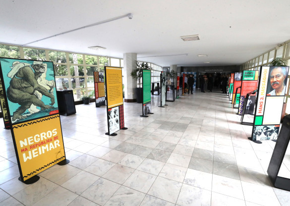 Exposição itinerante “Nossa Luta: A Perseguição aos Negros durante o Holocausto” chega ao Espaço Cultural da Assembleia