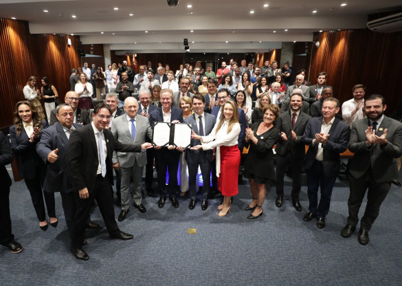 Parceria inédita vai promover a regularização imobiliária de todas as escolas da rede pública do Estado do Paraná