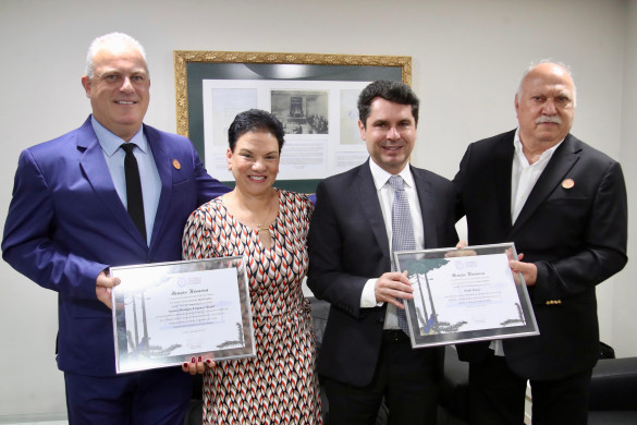 Deputada Marli Paulino (SD) entrega homenagem aos fundadores da Rede Nacional Inn Hotéis