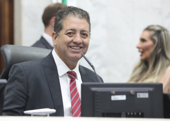 Deputado Cobra Repórter (PSD) celebra aprovação do projeto que institui o Dia da Congregação Mariana no Paraná