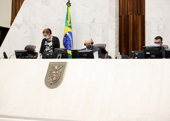 Segue para sanção projeto que autoriza o funcionamento de até 200 Colégios Cívico-Militares no Paraná
