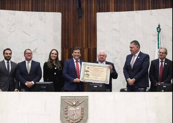 Assembleia Legislativa entrega título de Cidadão Benemérito ao empresário Arnoldo Hammerschmidt