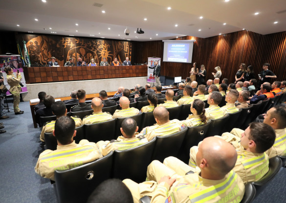 Assembleia homenageia os 111 anos do Corpo de Bombeiros Militar do Paraná