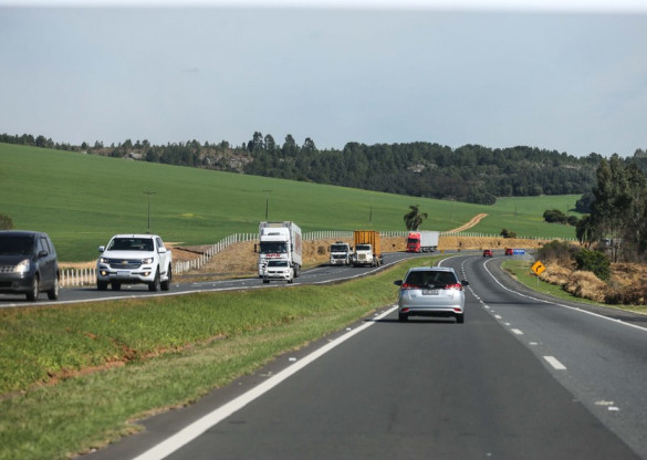 Projeto que permite delegação de rodovias estaduais ao governo federal avança na Comissão de Finanças
