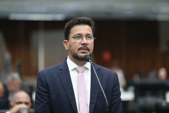 Oposição defende aplicação de recursos de ação judicial recebidos pela Sanepar na redução da tarifa de água no Paraná