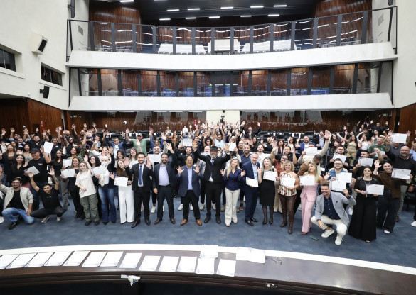 Sessão Solene na Assembleia homenageia profissionais da proteção veicular no Paraná