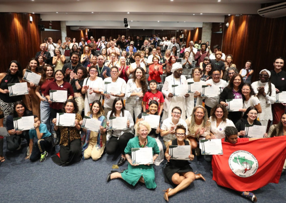 Sessão solene na Assembleia homenageia mulheres que estão na linha de frente das lutas sociais