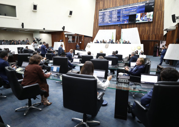 Avança projeto que amplia concessão de auxílio-alimentação aos servidores do Paraná