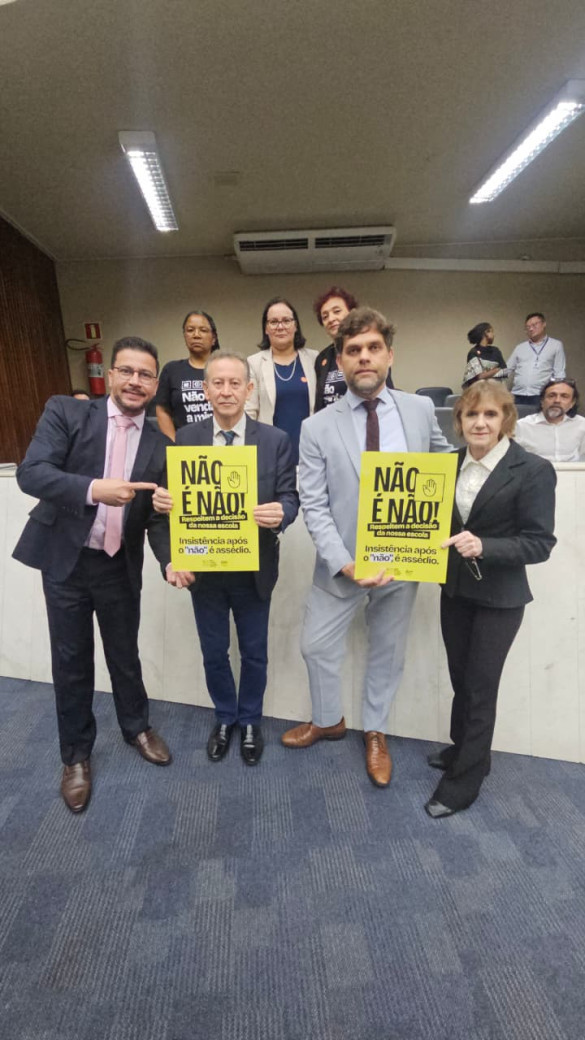 Oposição reage à tentativa do Governo de ampliar o Parceiro da Escola