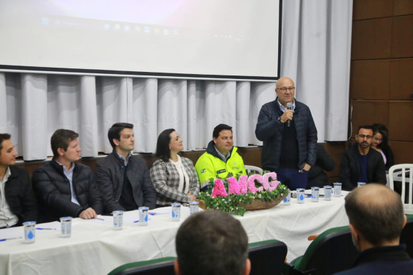 Deputado Luiz Claudio Romanelli (PSD) destaca parceria entre Governo e Poder Legislativo em encontro da AMCG