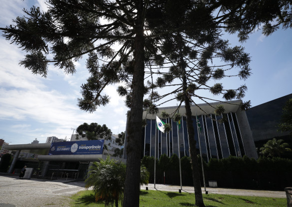 Lançamento de plataforma legislativa, homenagens e visita do ex-presidente Michel Temer pautam semana na Assembleia Legislativa do Paraná