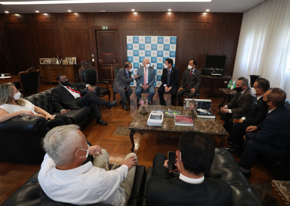 Presidente da Assembleia recepciona comitiva de empresários sul-coreanos