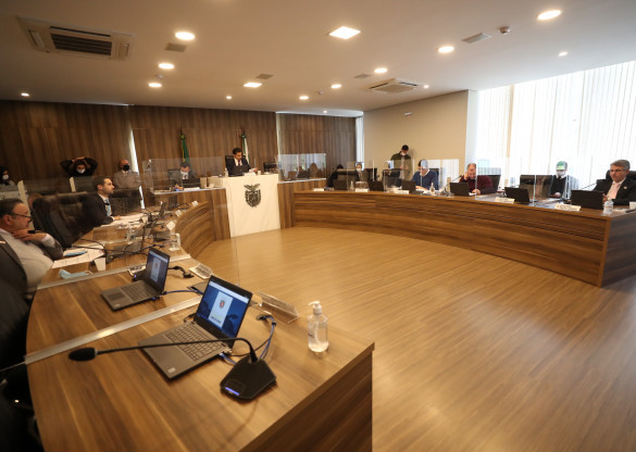 Discussão de projeto que pode colocar no final da fila quem se recusar a tomar vacina é novamente adiada