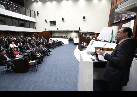 Escola do Legislativo e OAB-PR promovem palestra sobre democracia e inteligência artificial na Assembleia